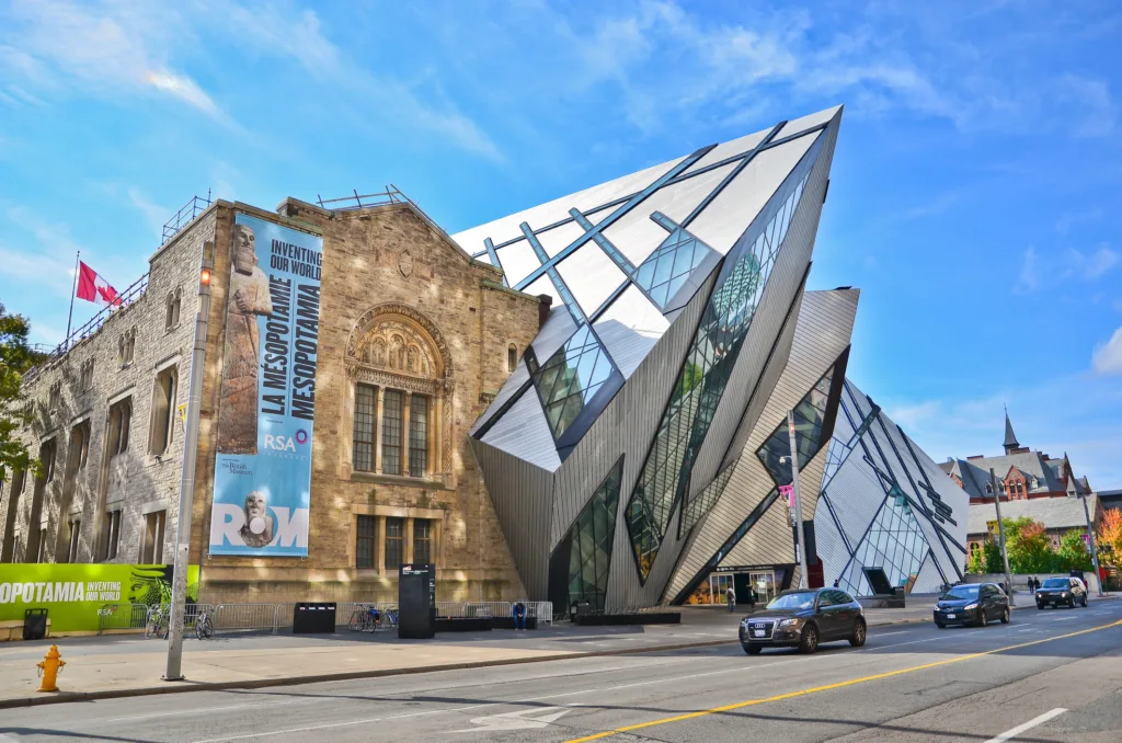 Royal Ontario Museum, denný pohľad