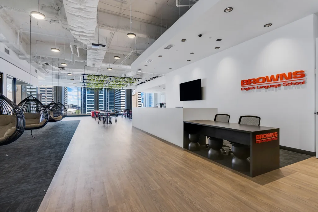 BROWNS Brisbane, recepcia a vstupná hala kampusu