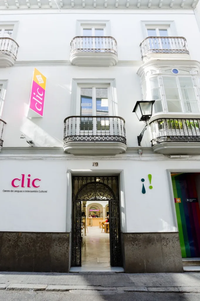 Vstup do školy, CLIC Sevilla