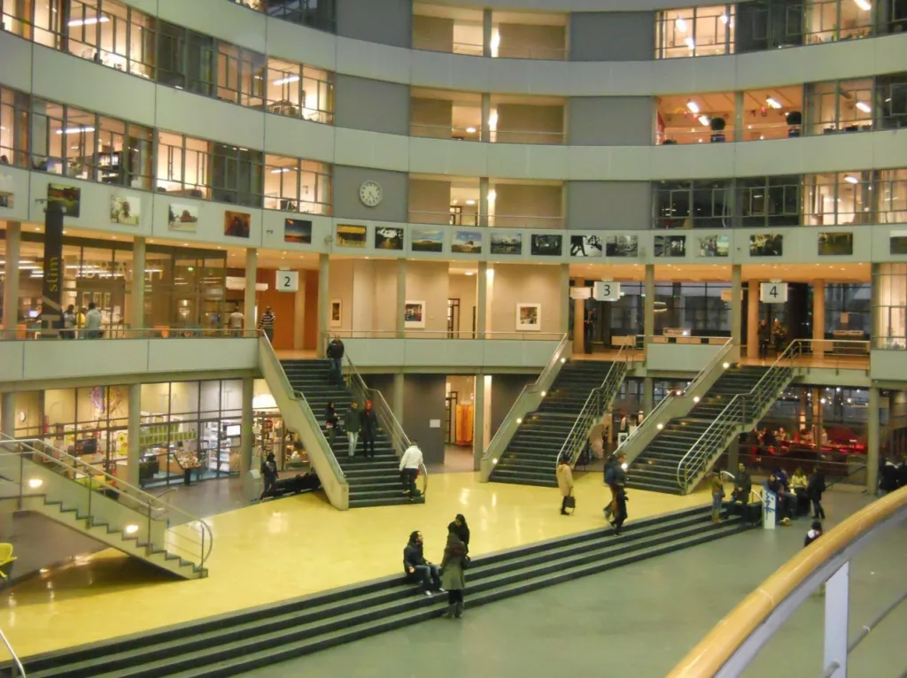 Interiér The Hague University of Applied Sciences, Holandsko