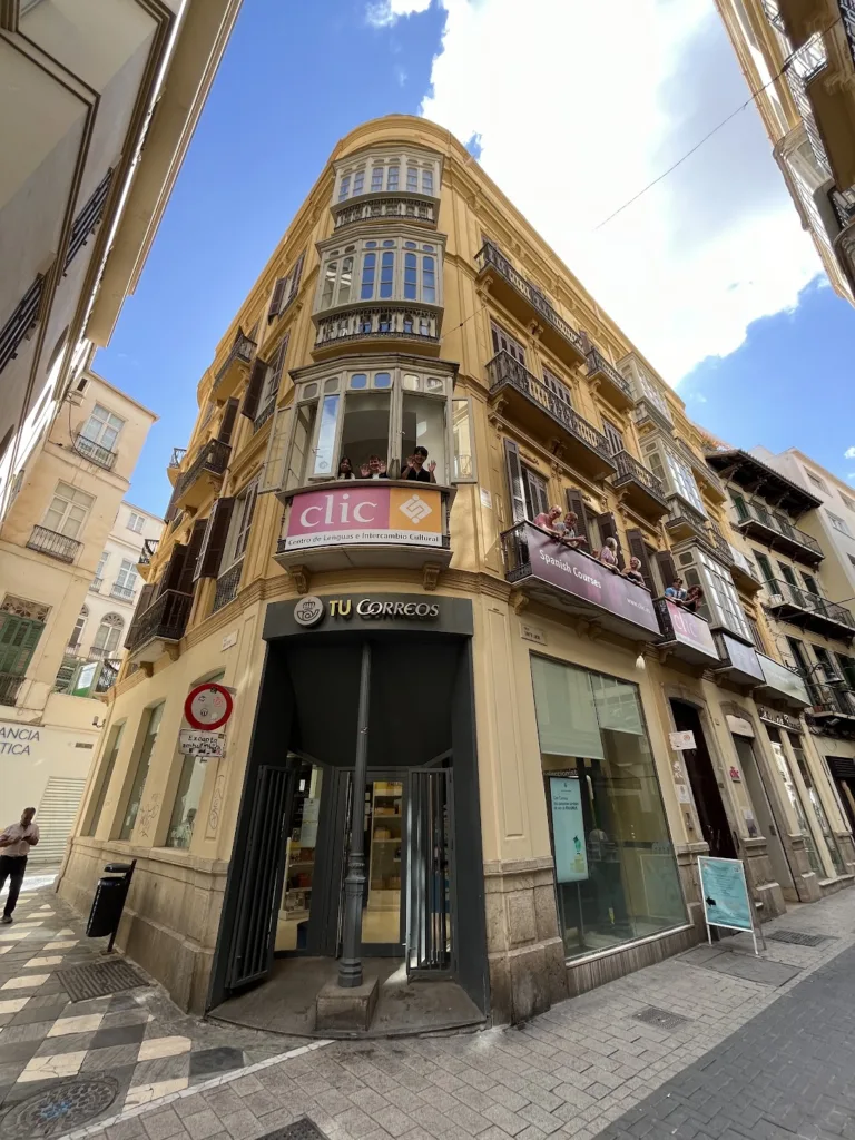 Nárožie budovy školy, CLIC Málaga