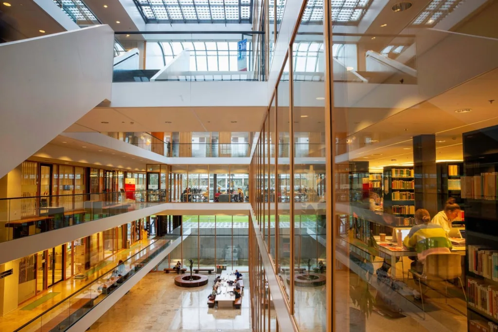 Hlavná budova univerzity Radboud University, Holandsko