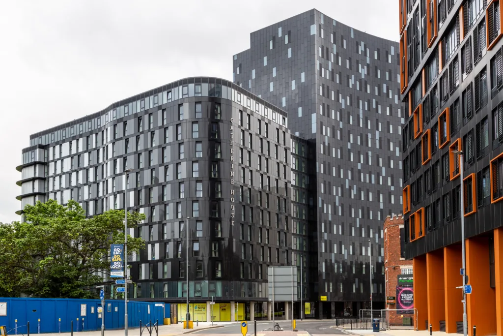 Moderné výškové študentské rezidencie v centre Portsmouthu