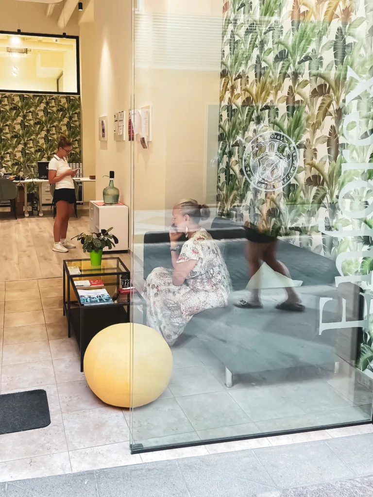 Spoločenský priestor pri recepcii, Enforex Alicante