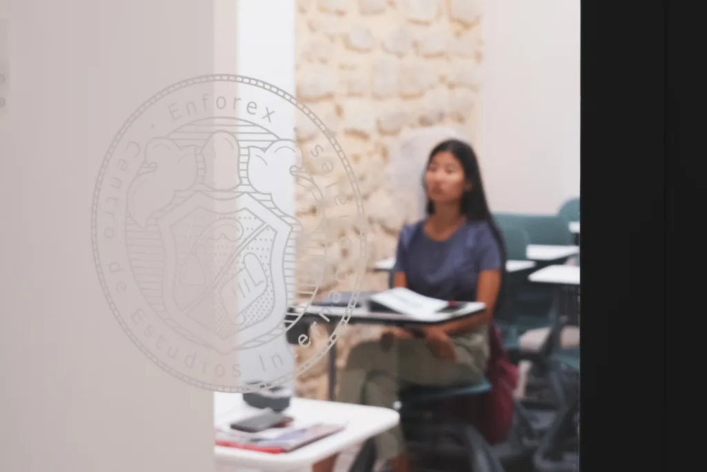 Študentka v učebni, Enforex Alicante