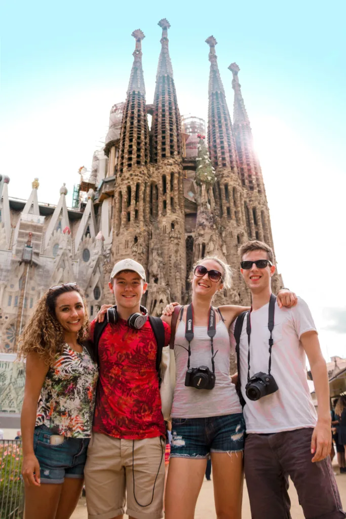 Študenti pred Sagradou Famíliou, Barcelona