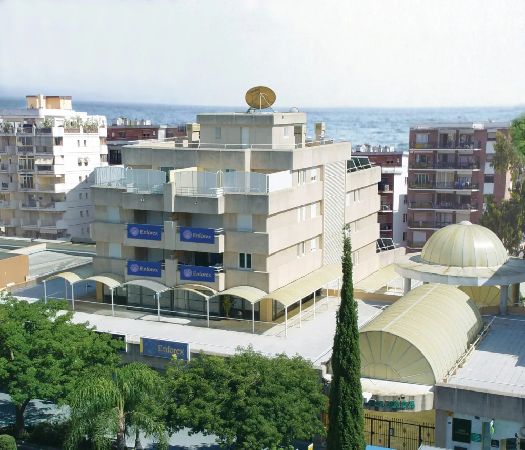 Budova školy s výhľadom na more, Enforex Marbella