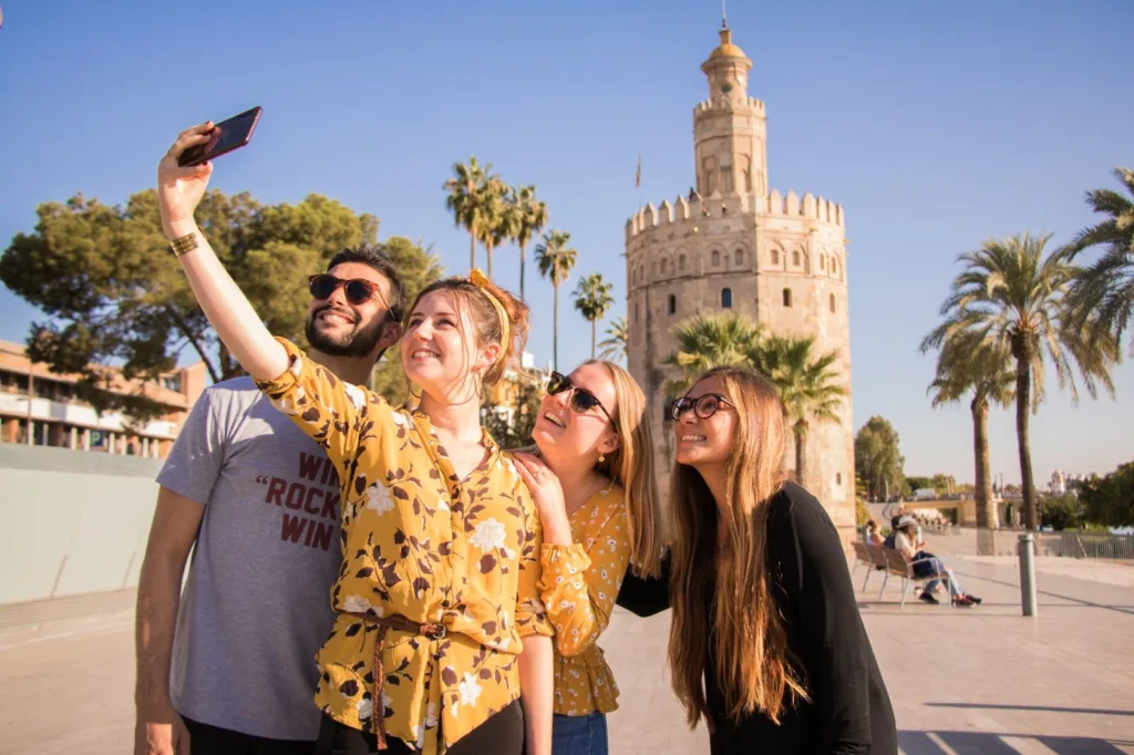 Študenti pri Torre del Oro, Sevilla