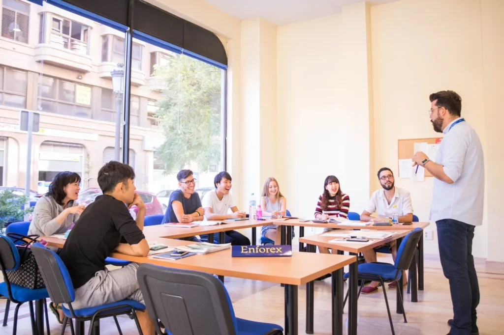 Hodina španielčiny v učebni, Enforex Valencia